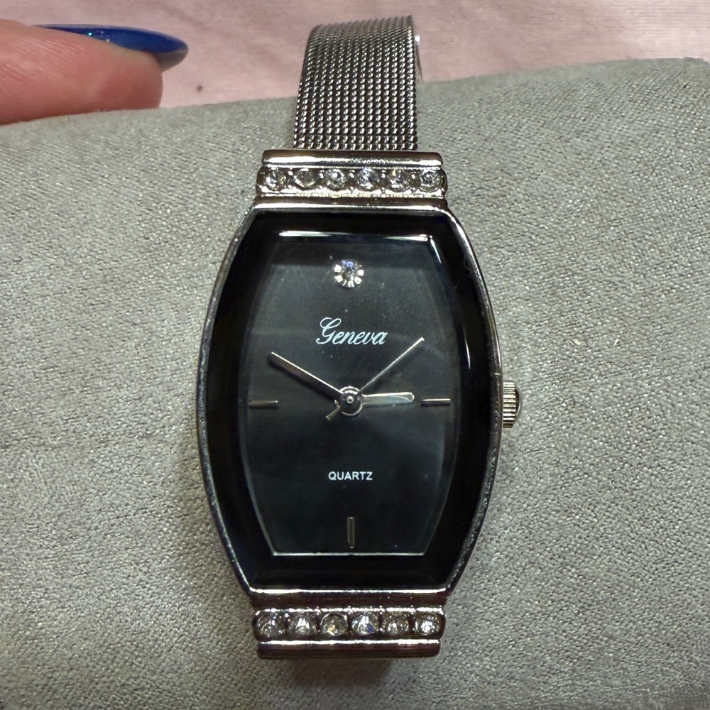 Geneva Black and Silver Quartz Watch